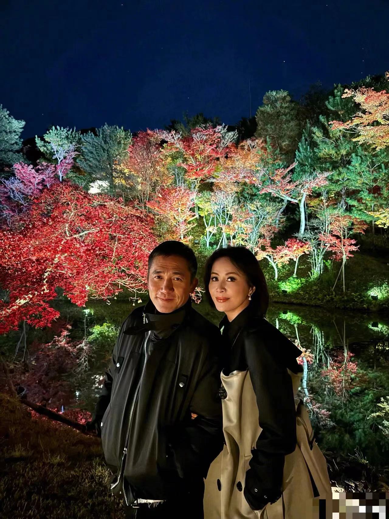 这两位大明星是谁来着，我忘记了，大家知道吗？