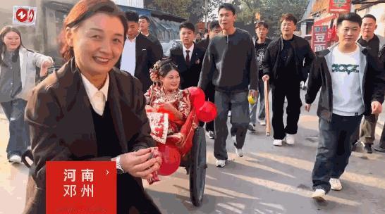 “这个新娘子火了！”10月28日，河南邓州，一新郎将新娘接到家里后，发现时间还很