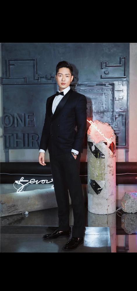 姚晨刚官宣离婚，凌潇肃停更好几年的账号评论区又炸了。当年和姚晨离婚，他被全网