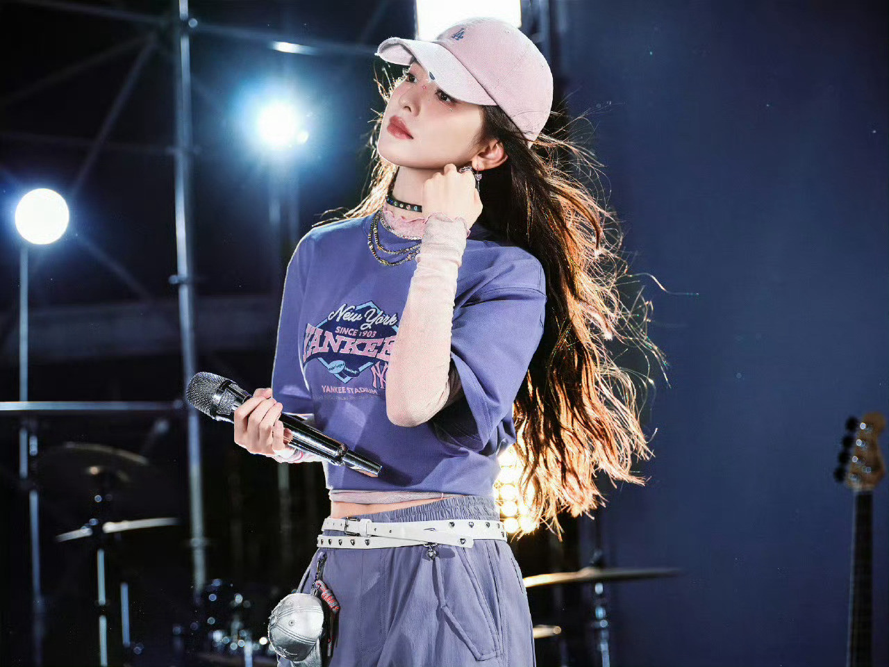 爱豆章若楠这颜值完全就是女团门面天花板！随便一站都美到发光，太适合舞台了