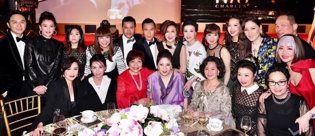 2018年，向华强七十大寿，整个香港娱乐圈的艺人几乎都来了，但有四个人却没有到场