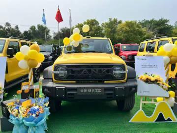 今天来到了全新坦克300上市交付活动现场，这个速度，可以！