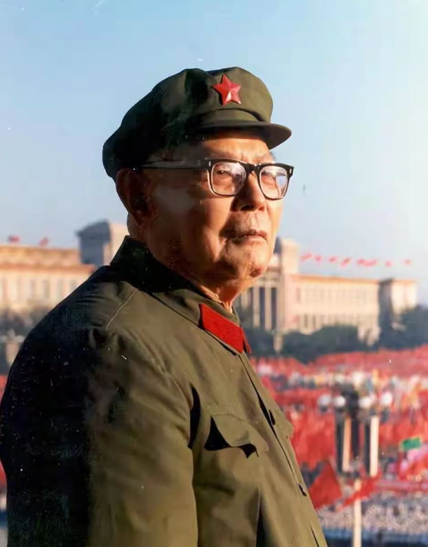1977年夏季，叶帅打算调名将杨勇担任广州军区政治委员。杨勇此前人在新疆，若去广