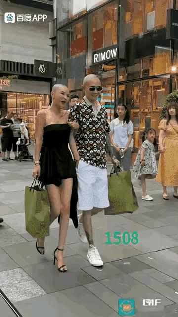 和尚和尼姑结伴同行啊