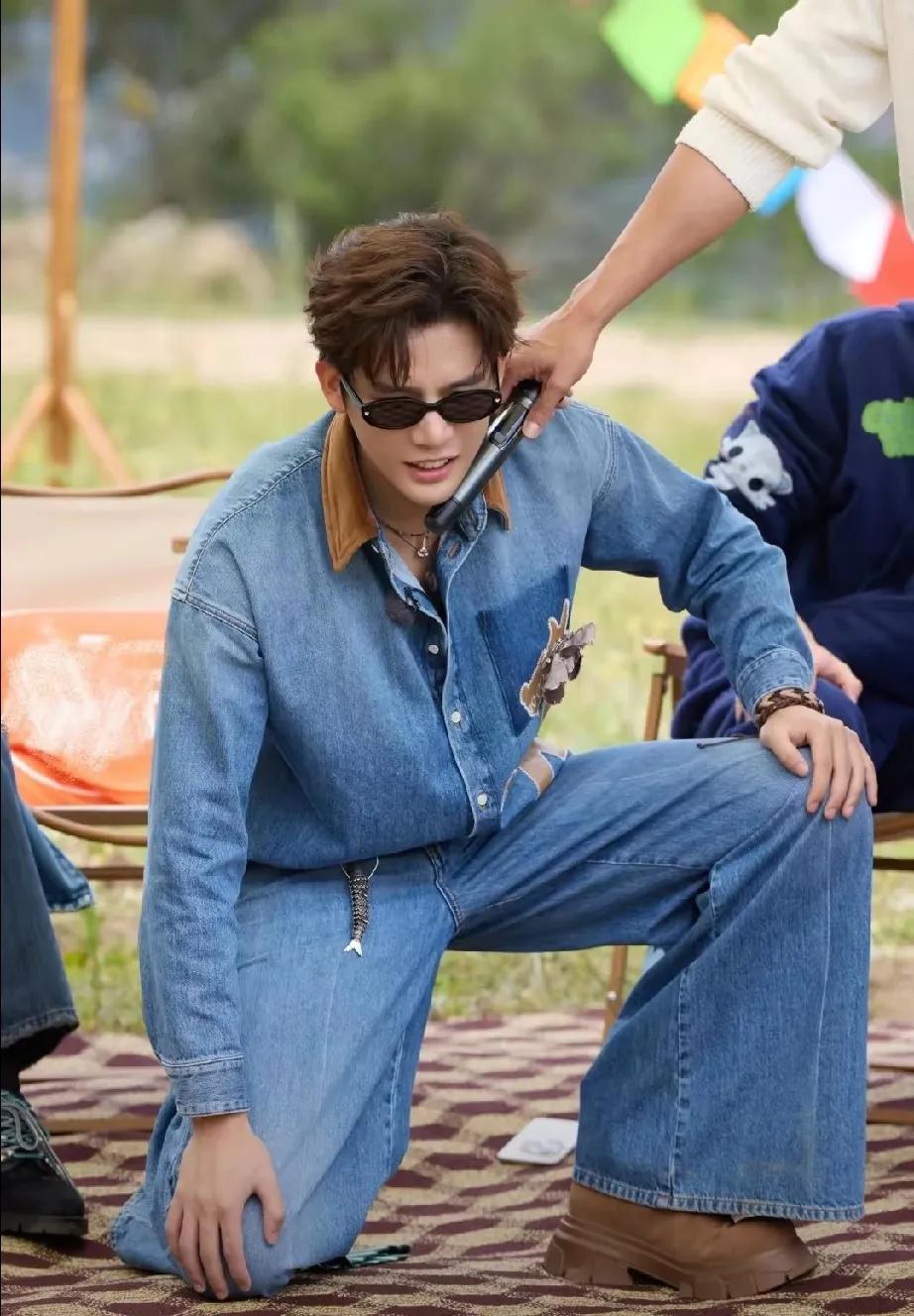 🏔️王安宇工作室发来雪域高光邀请函！雪峰皑皑，他踏着欢快的步伐自在游走，每一步