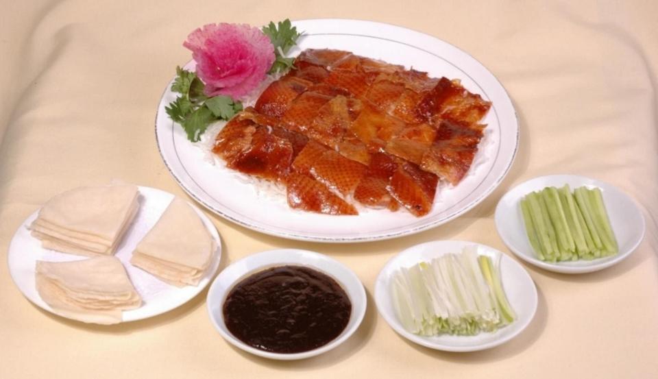 终于弄明白了为什么一只活鸭40元，烤鸭却只卖18元。原因有三点。一，鸭子