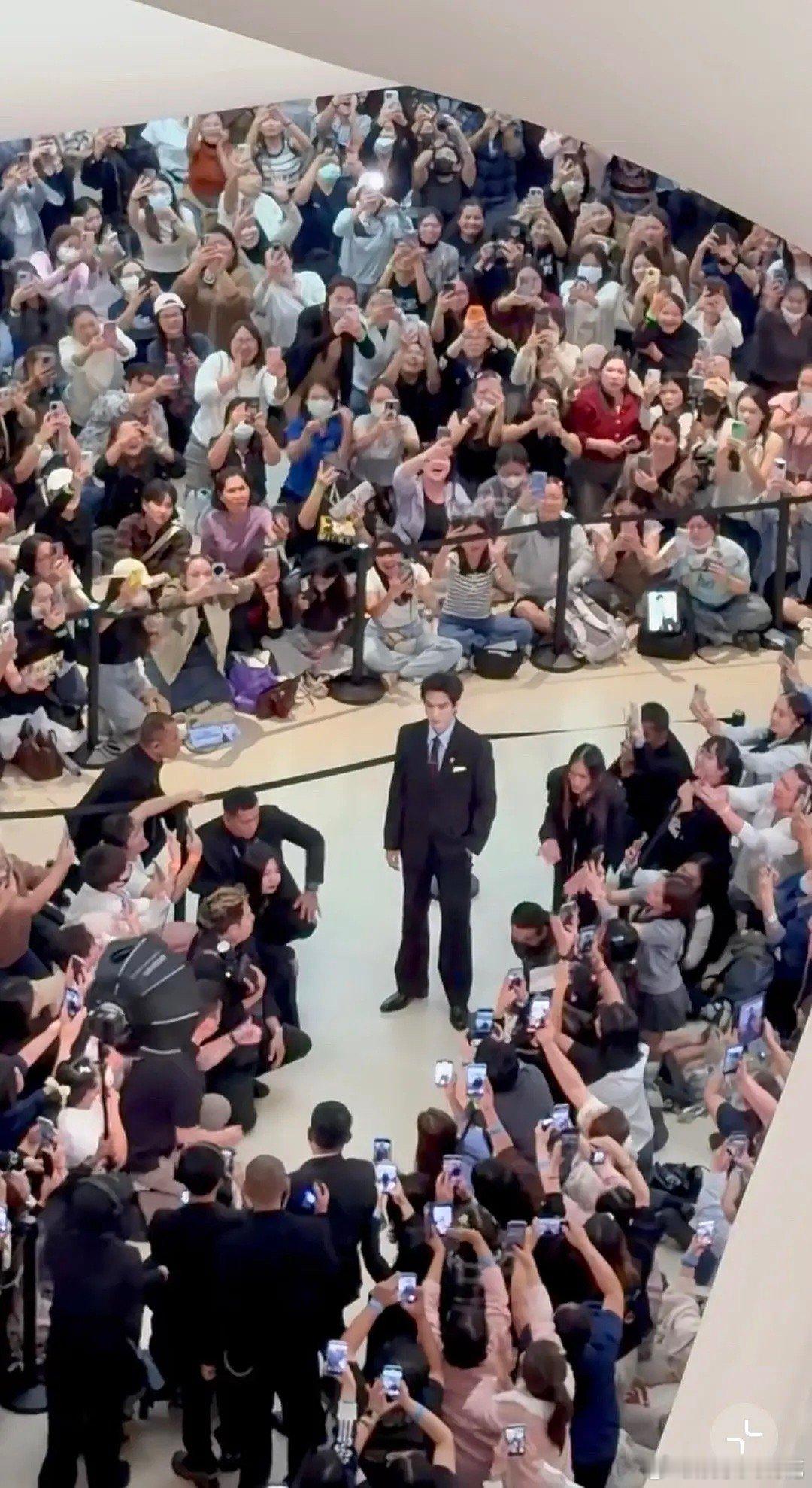 你问什么是红气养人...宋威龙去泰国的这个状态也太好了吧....国际巨星的fee