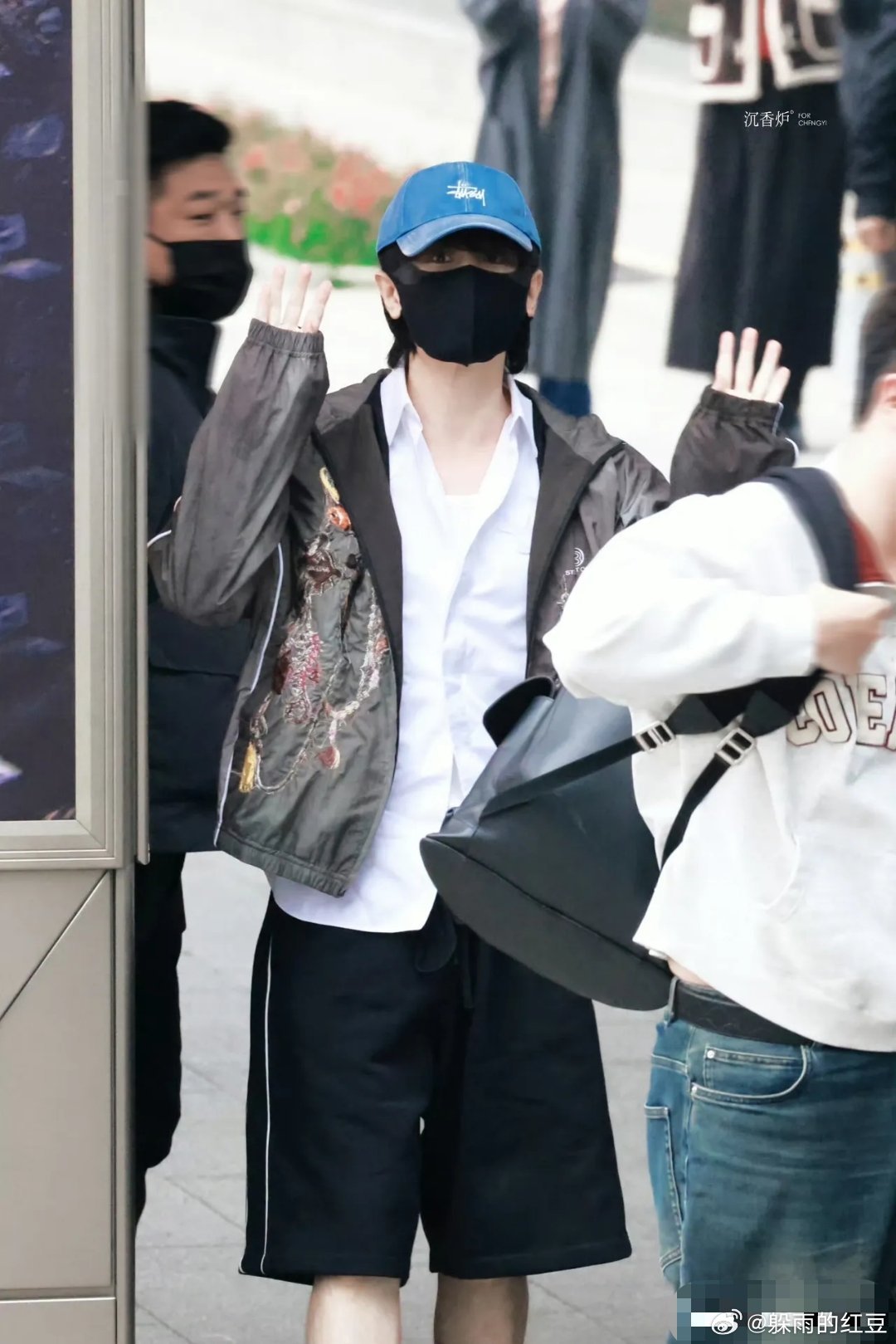 没见成毅谈过恋爱！说起成毅，娱记无奈表示他可能跟鱼谈吧！原因是娱记曾费劲吧啦的验