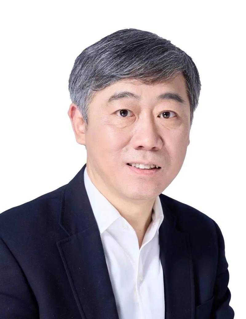 清华教授拍桌怒斥，一句话戳破了农民养老的窗户纸：七八十岁的交公粮老人等不起，别再