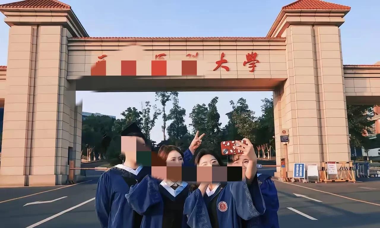 现在高校毕业生陆陆续续开始毕业离校了，迎接他们的会是社会的第一顿毒打：找工作！我
