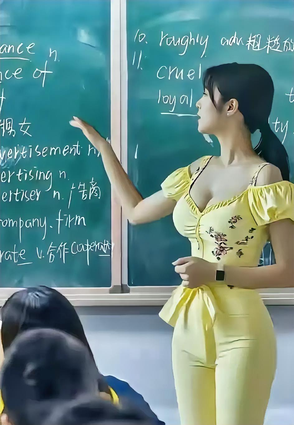 咱就直说了：穿着暴露的老师，真能让学生专心上课？我看悬！现在不少中小学都对