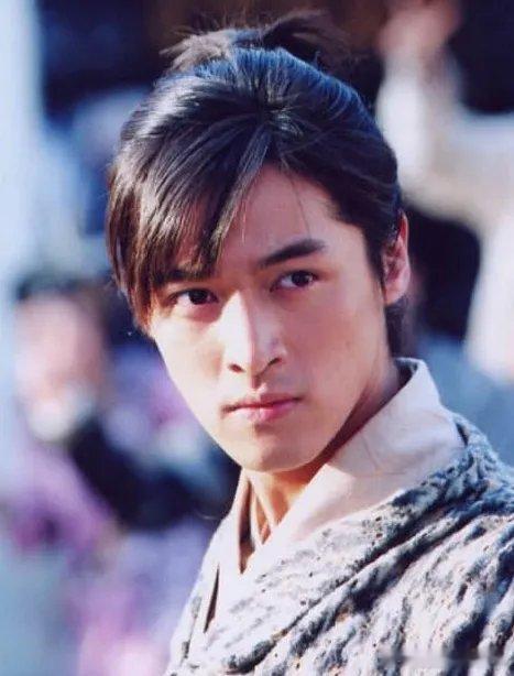 男顶流想二爆真挺难的！成毅《莲花楼》之后播的几部作品也基本都是无效播剧，龚俊《山