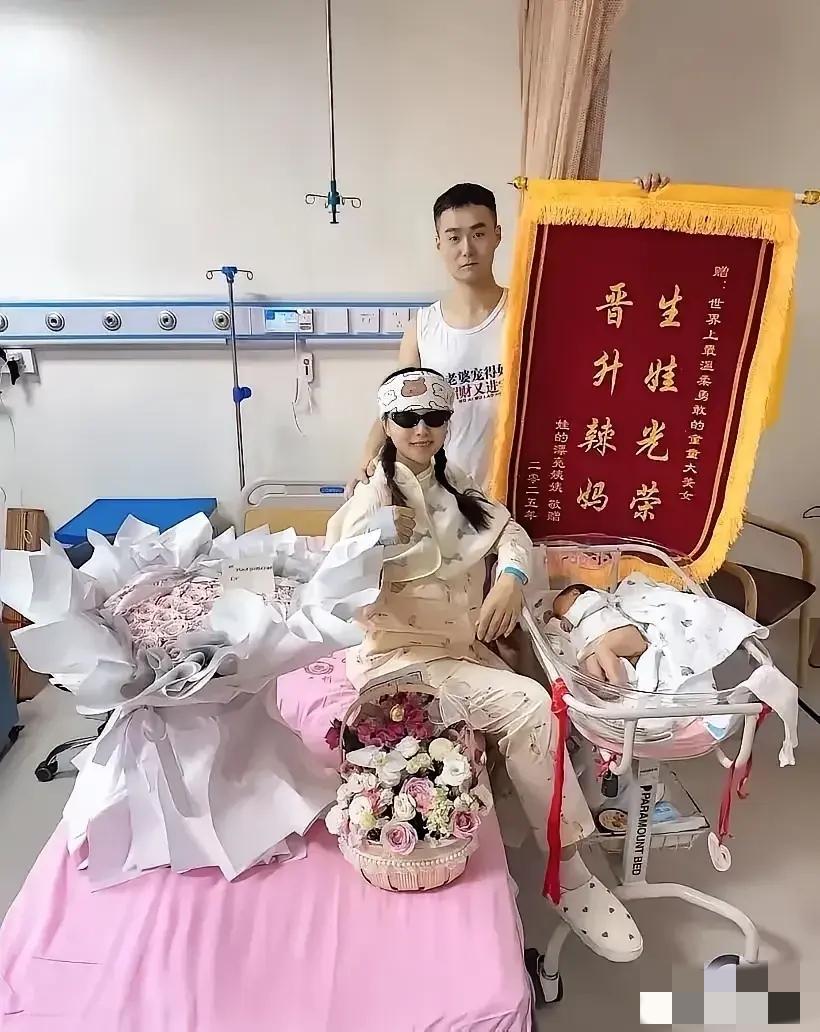 羡慕了！这女人好幸福啊！这样的老公真是不多见！想问问！你们羡慕吗？[捂脸哭]