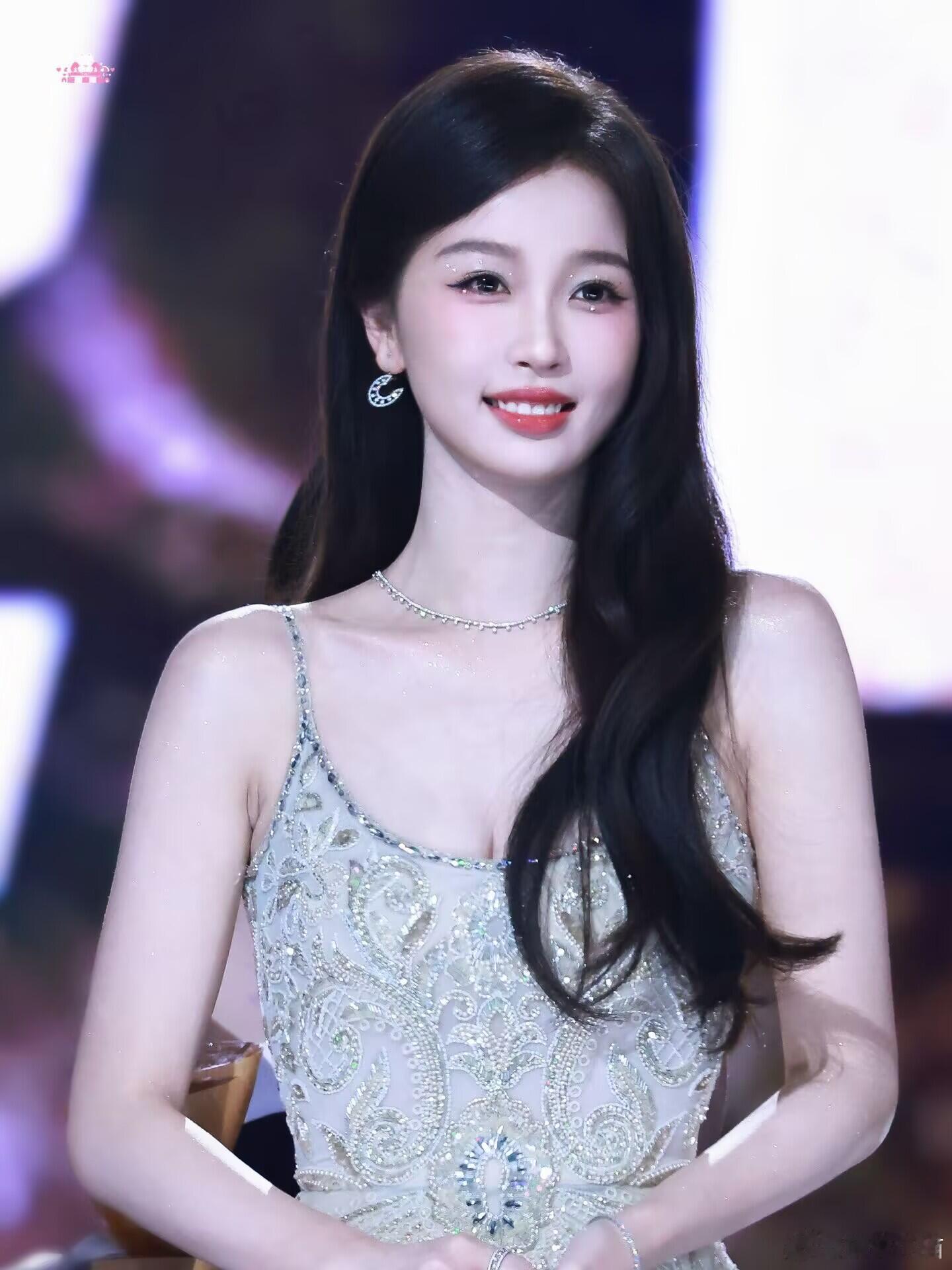 内娱指定有点说法虞书欣早期和现在对比从邻家小妹变成了精致千金