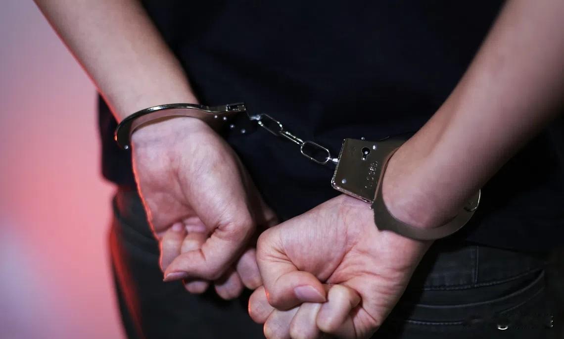 女子遭骗赴巴基斯坦被迫嫁表亲获救返西班牙据法新社报道，西班牙加泰罗尼亚警方