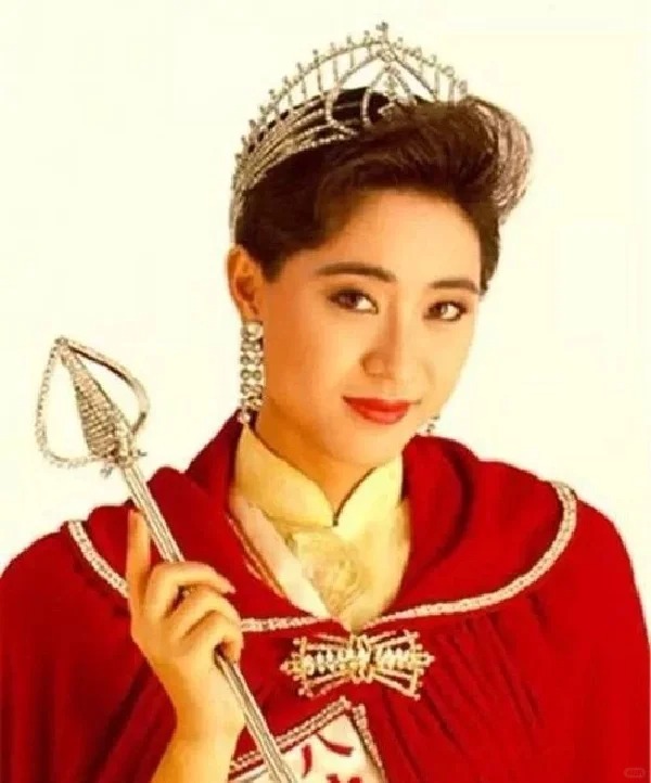 柏恩桐是《<em>刑事侦缉档案</em>第三部》的角色，她随和大方，善解人意，与大勇有着年少时的情