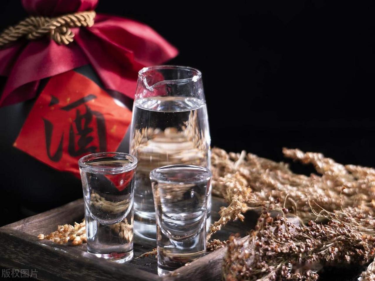 我们的白酒文化，为何难以出海？不得不提，白酒跟古代的饮酒文化没有任何关系，古