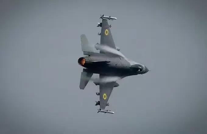 乌克兰F-16战机击落666枚俄军巡航导弹，2500架攻击无人机！250架新战机