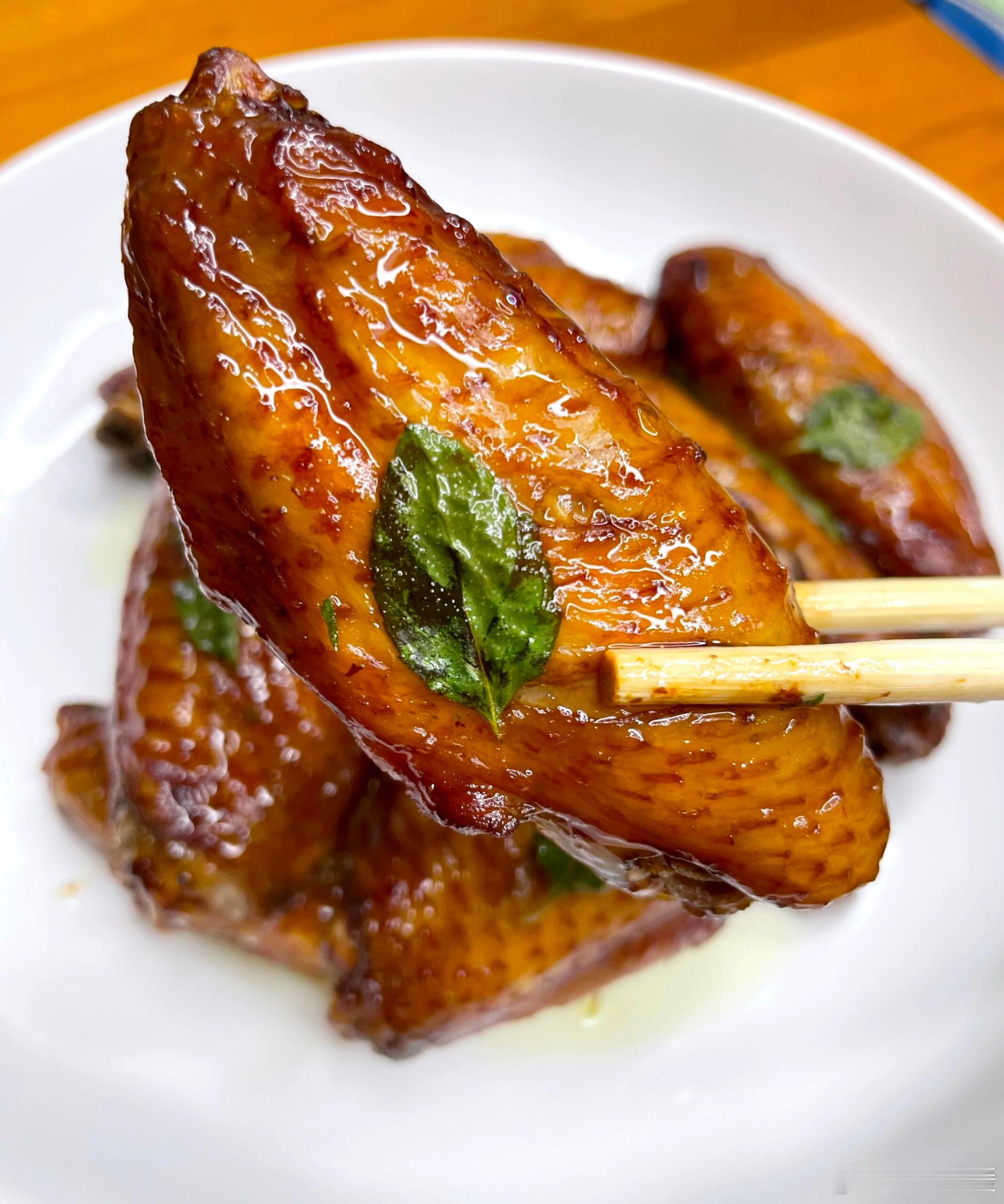 家人们，快试试这个鸡翅做法，真的好吃到跺脚！🔥用空气炸锅做出来的鸡翅，外焦里嫩