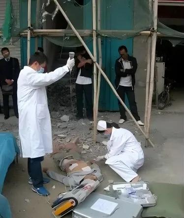 近日，浙江宁波发生一起引发广泛关注的工伤死亡案件。男子熊某在工地意外摔落后，经过