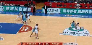 在今天进行的青岛崂山啤酒和南京天之蓝的比赛中，发生了笑死人不偿命的一幕。当时比赛