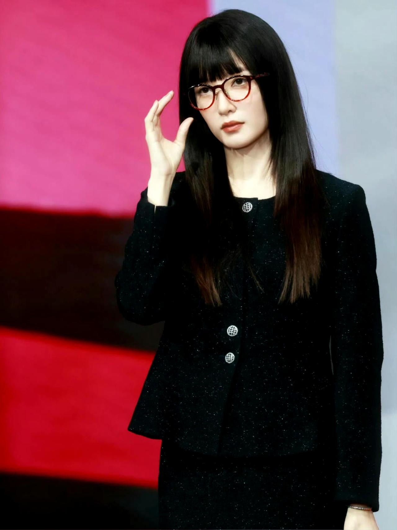 江疏影这到底发生什么事了？最近江疏影出席活动，这造型完全让人认不出来呀！