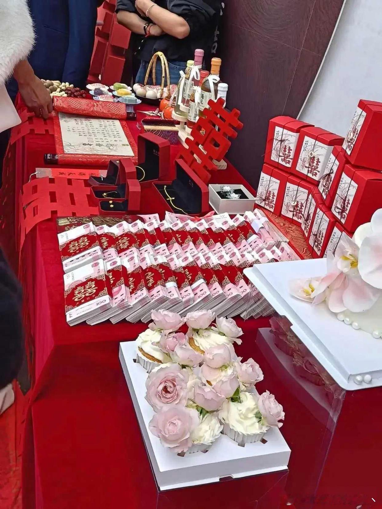 可喜可贺！表哥终于结婚了，新娘子很漂亮。