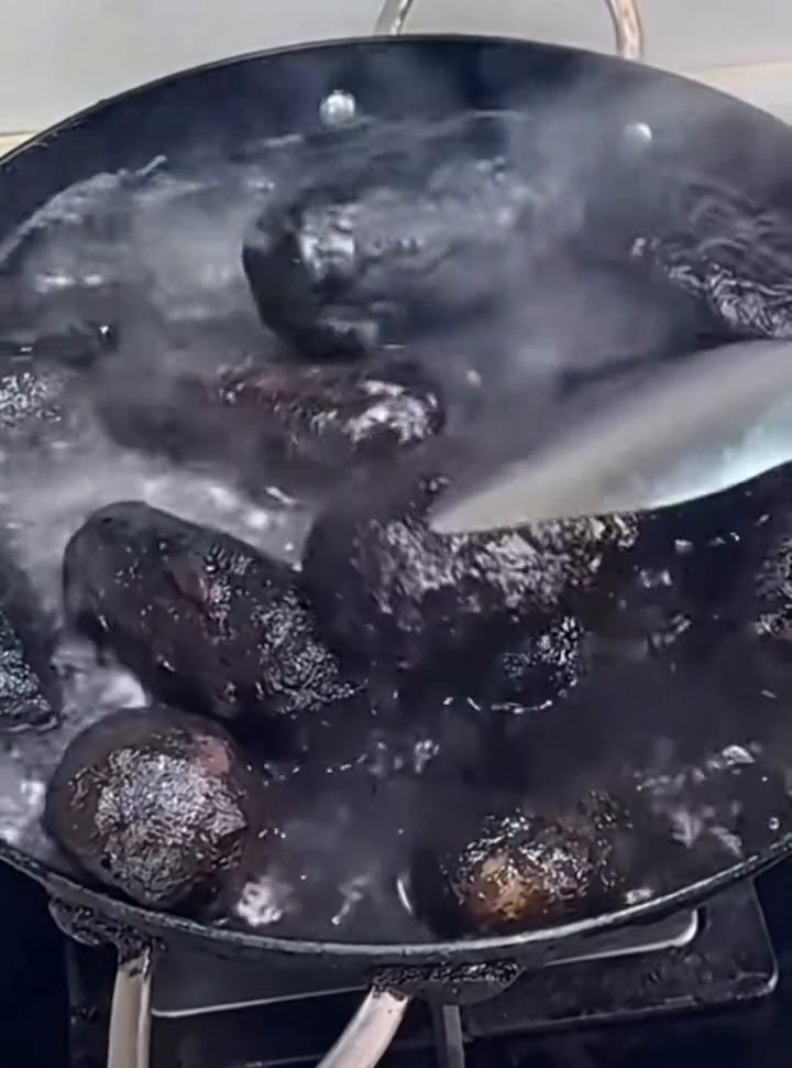 高端的食材往往只需要采用最朴素的烹饪方式。我若拿出这个菜，阁下如何应对？
