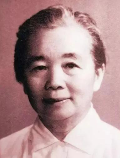 1964年，曾国藩胞弟的曾孙女曾昭燏，登上了南京灵谷寺，随即纵身跃下。事后，人们