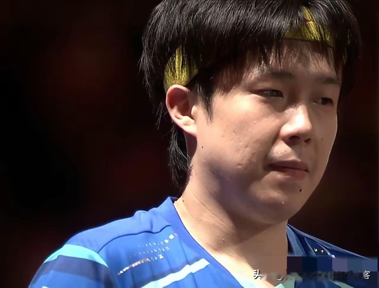 王楚钦又输了，看来红色队服运气好。今天国乒对阵德国，混双先输一局，女单莎莎3-