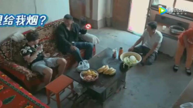 变形计烟瘾少年遇上黑道四爷！卖萌娇羞、尾随只为一根烟！