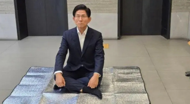 金文洙开始无限期静坐抗议，“阻止金建希特别检察组的搜查”参加国民力量党党代表