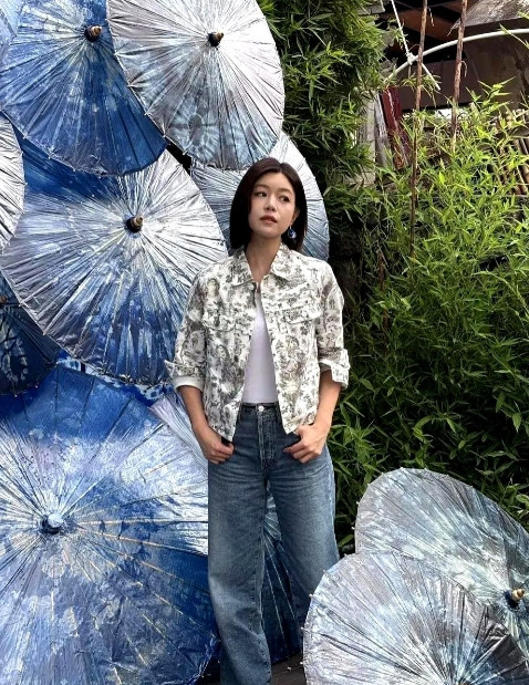 陈妍希比较遗憾的地方在于，本身是美国留学回来的人，高学历但是在娱乐圈说不出什么让