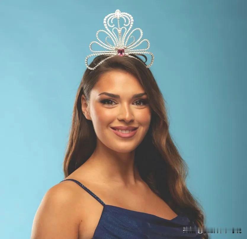 这个芬兰小姐绝对是一个反复无常的小人，其立场也是摇摆不定。“所谓的芬兰小姐”公开