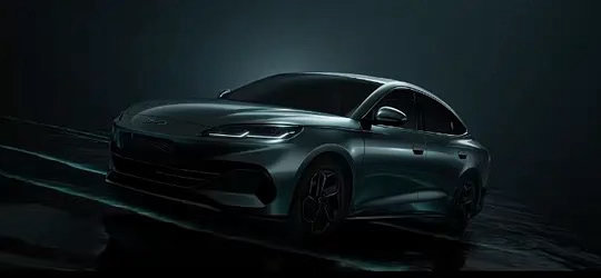 2027款比亚迪海豹06DM-i于8月上市，定位中型家用插混轿车。外
