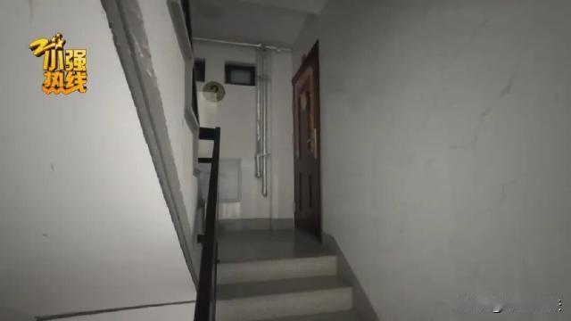 浙江,杭州。张女士被楼上的噪音困扰了一年多,深夜常被吵醒,沟通多次,始终没有结果