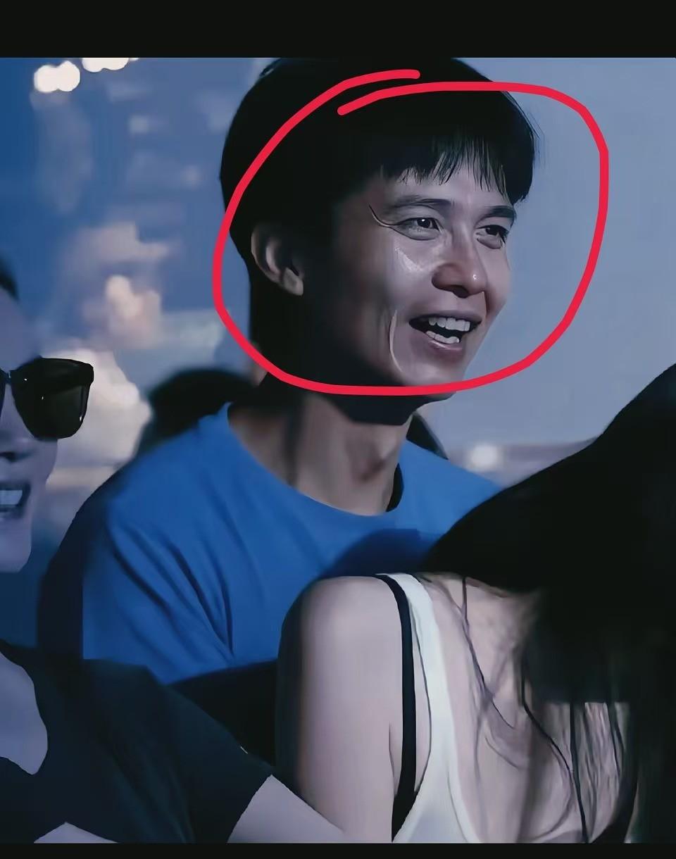 我得说句公道话。王菲那个男闺蜜，在音乐节上对陈粒动手动脚，事后居然有人拿他
