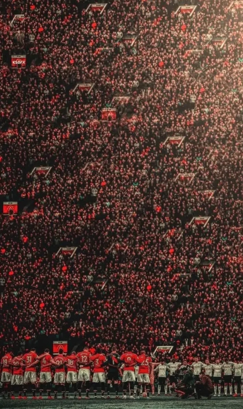 这是什么场景？说出来你会不相信.这里是美国，是曼联对阵西汉姆联的友谊赛的球场！吸