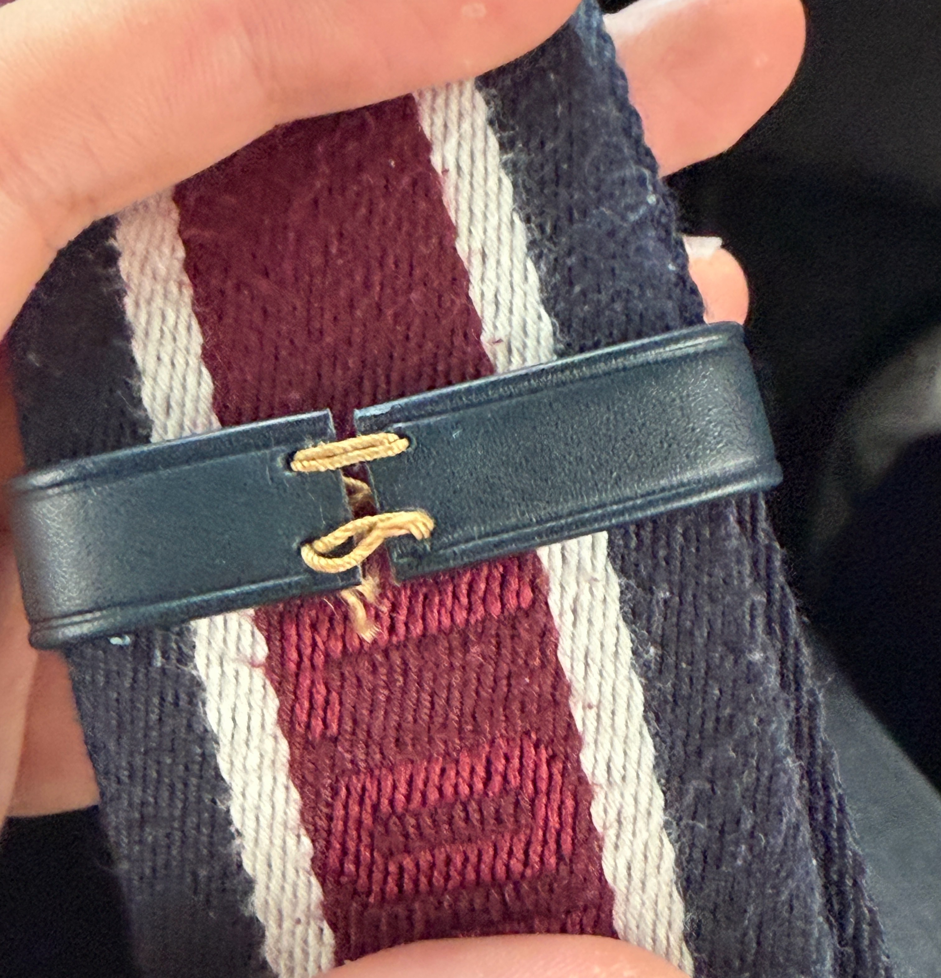 买到正版LV了，没背几个月开线了你受得了吗？