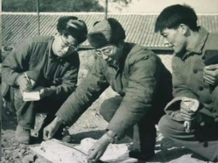 1973年，一头神秘野兽进入部队捕食，被哨兵当场射杀，然而，当看清野兽的模样后，