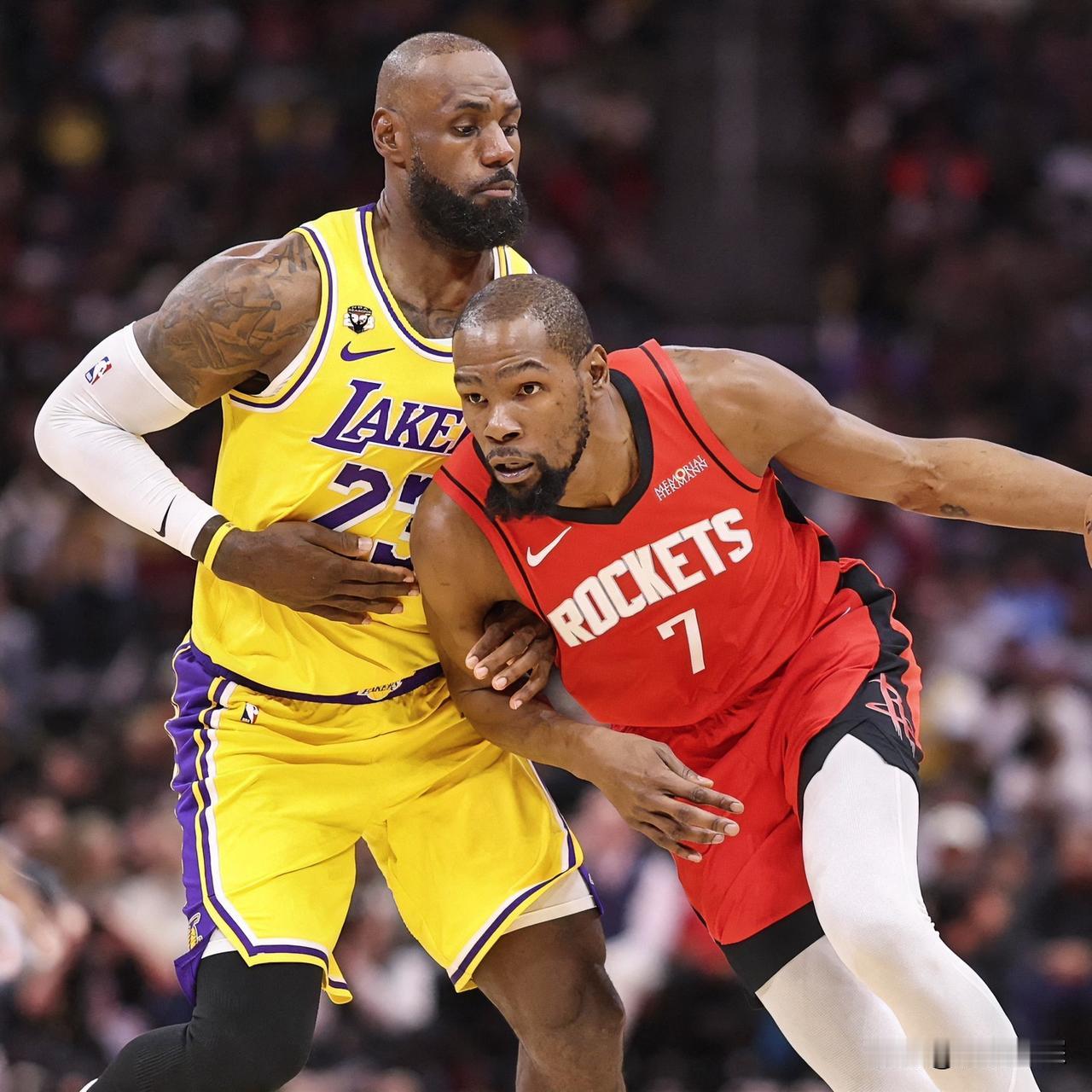 火箭想赢G2，要做三个调整：1.夹击詹姆斯！别看老詹41岁了，但对于球队的梳