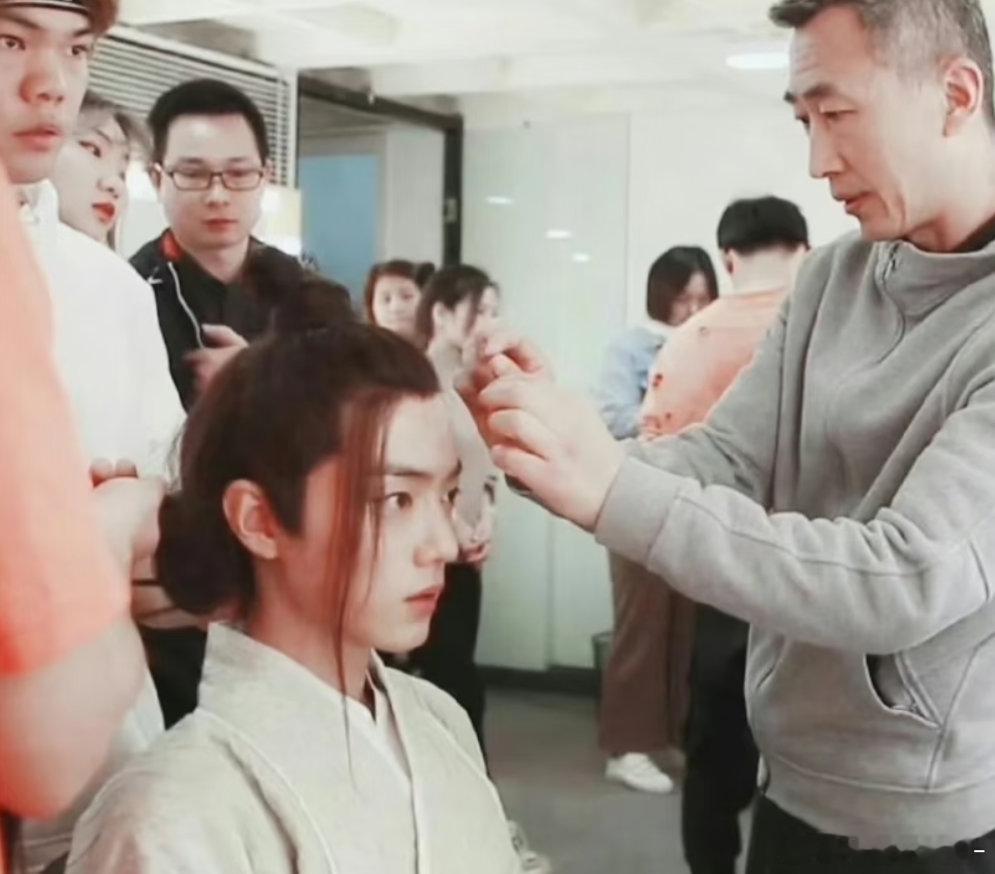 肖战这两张完全是落难美人狠狠代入典妻