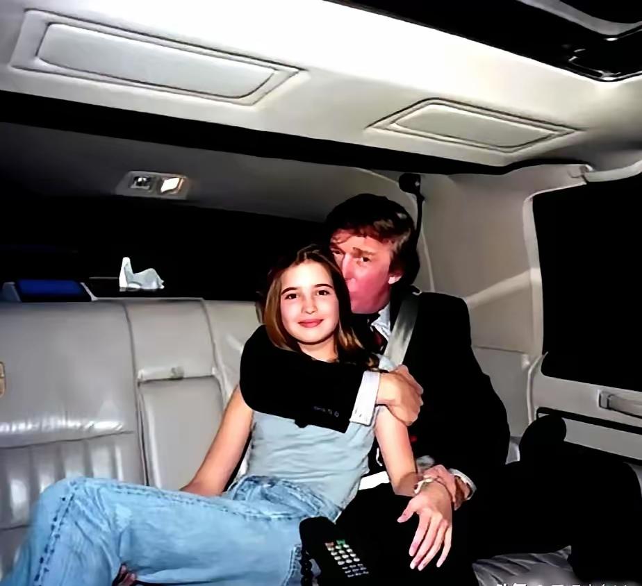 特朗普不用上萝莉的岛，就可以搂着萝莉。看着中年特朗普搂的萝莉是谁？他那十几岁年