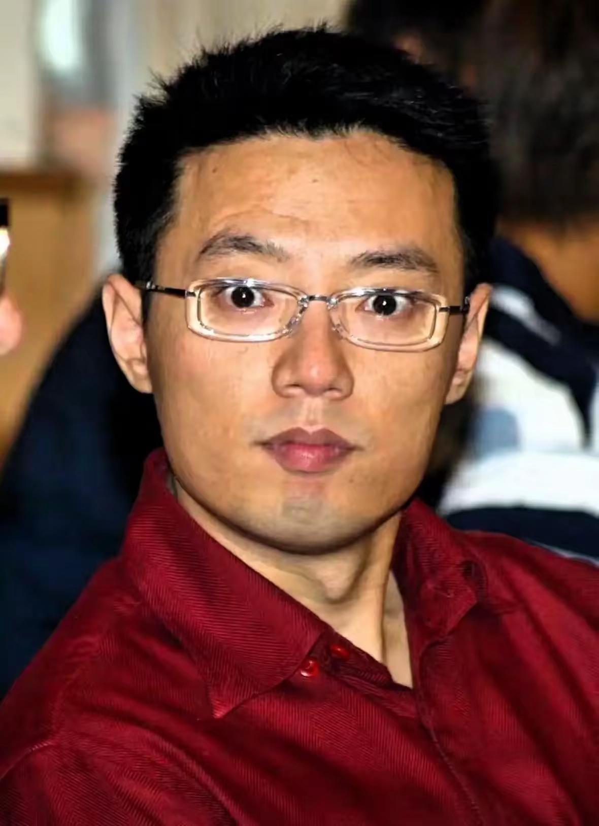 尹喜地，1971年12月出生，是重庆力帆控股有限公司创始人尹明善的独子，曾