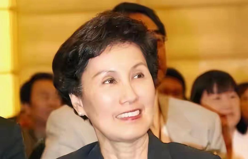 马英九的三姐马冰如,在北京一住就是26年,没司机、没保镖、没豪宅,出门靠