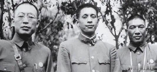 他被称作“逃跑将军”，也是最后一位离世的黄埔一期生，享年103岁，他的儿子