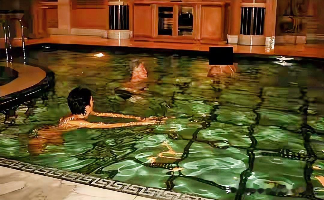 爱泼斯坦事件足以证明，全世界人都一样，“贪财好色”就是人性，越有权越有钱玩的越花