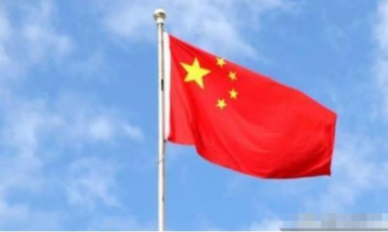 西方国家还在盯着格陵兰岛那个冰窟窿争得面红耳赤，没想到法媒突然爆出一个猛料，中国