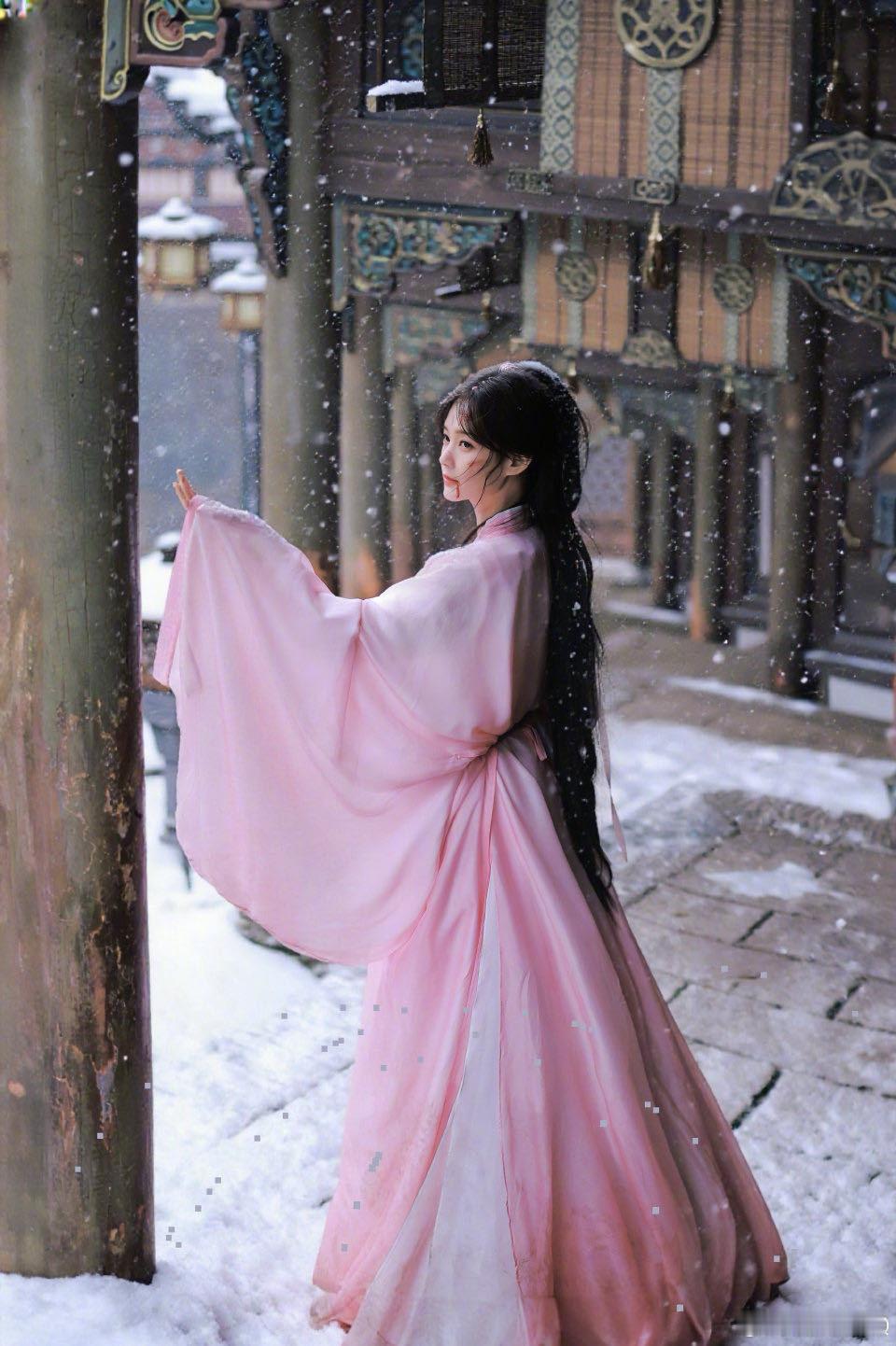 李一桐谁允许你超前点虐的谁允许李一桐这么大规模提前虐心？四段花絮已经让我彻底心