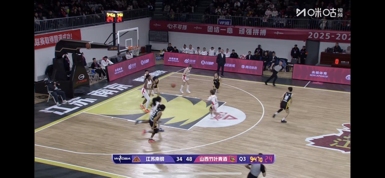 我永州人，应该来支持江苏女篮所以我给自己做了分配，上半场看四川女篮的比赛，下